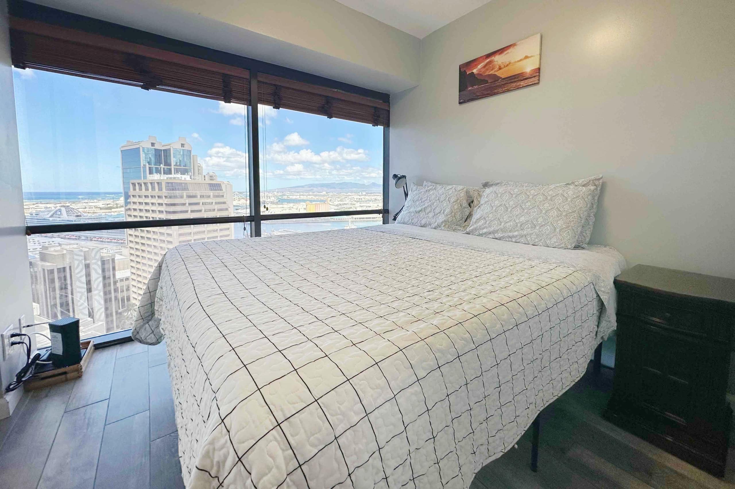 Condo in Honolulu · ★4.79 · 3 bedrooms · 5 beds · 1 private bath - Image 2