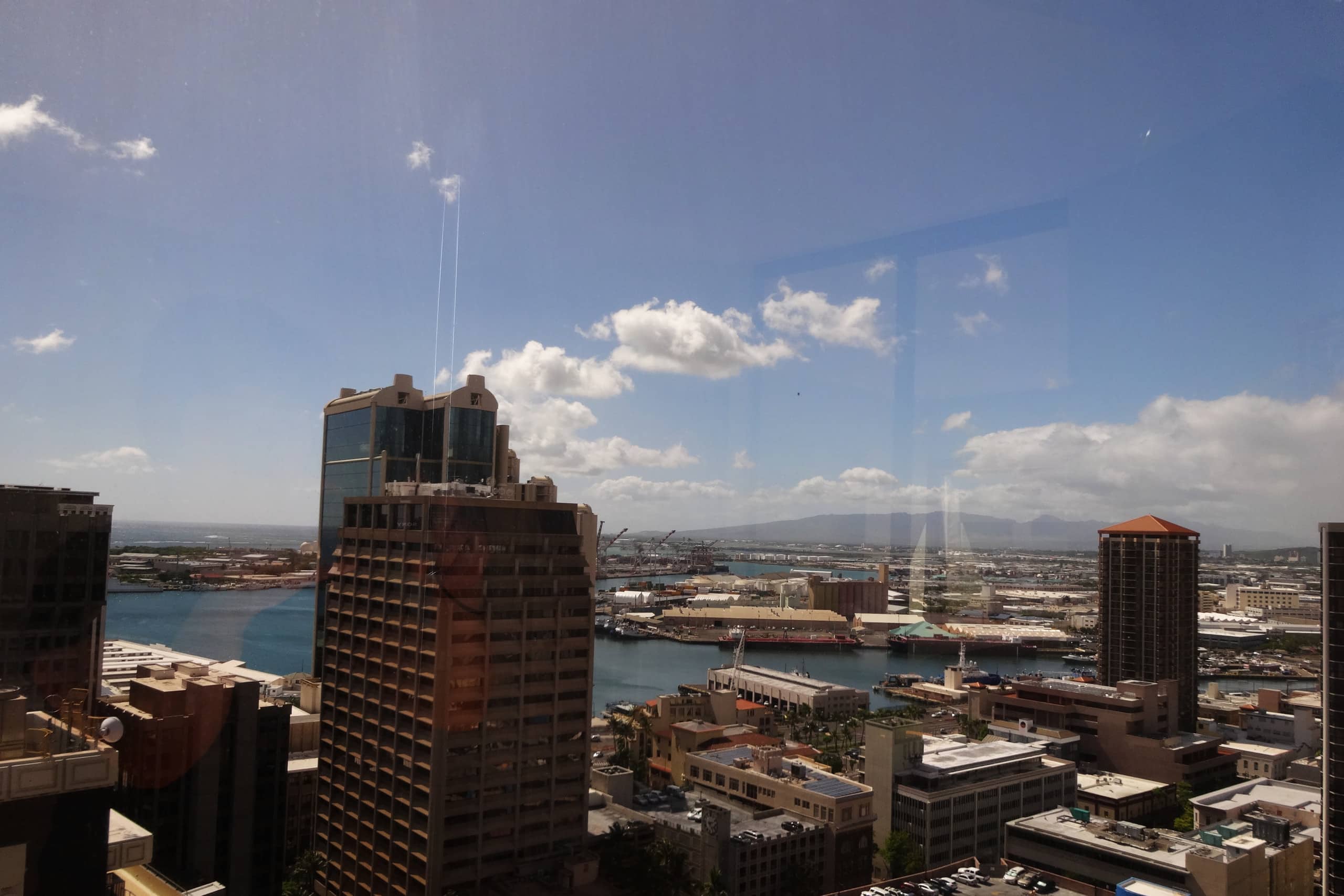 Condo in Honolulu · ★4.79 · 3 bedrooms · 5 beds · 1 private bath - Image 8