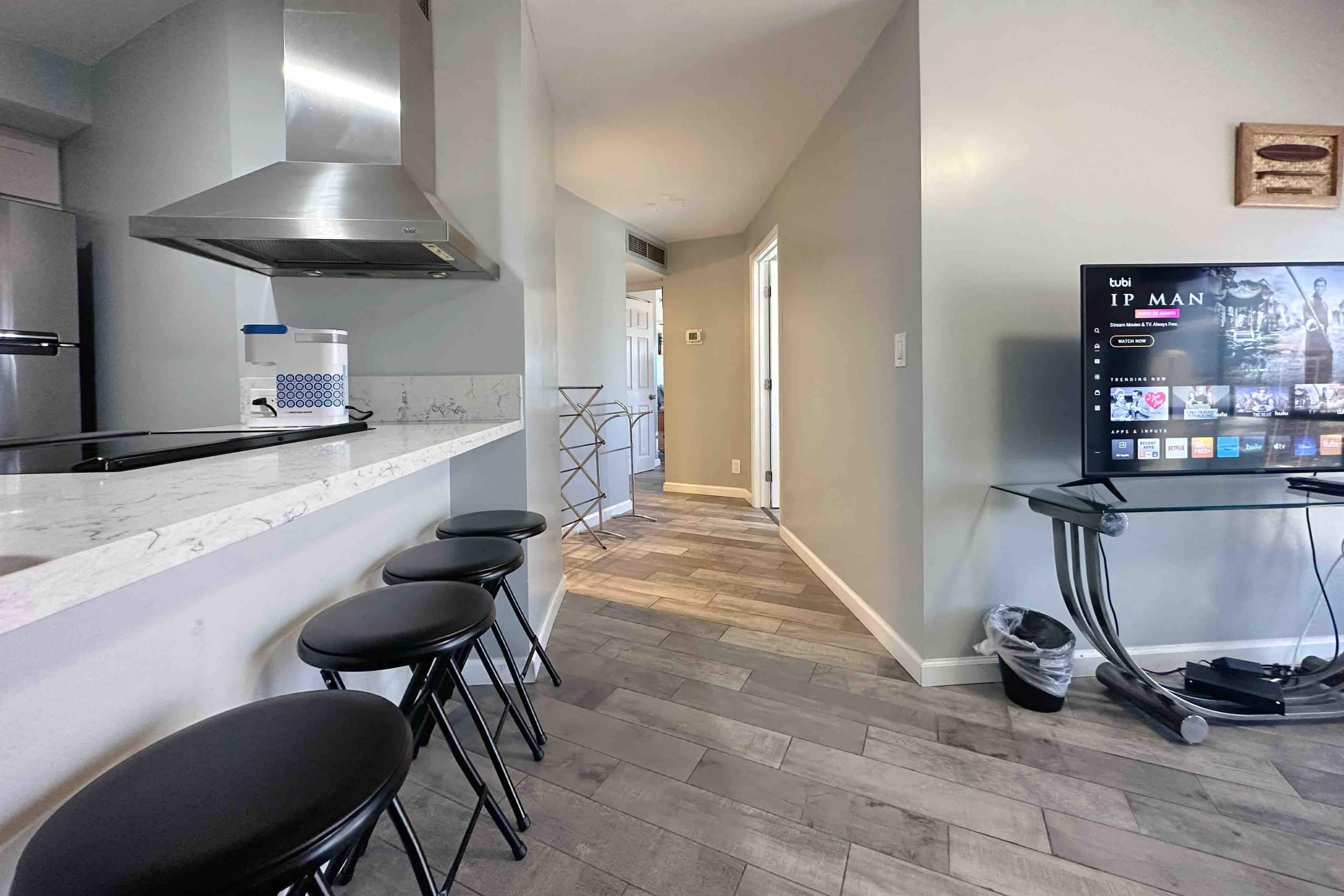 Condo in Honolulu · ★4.79 · 3 bedrooms · 5 beds · 1 private bath - Image 7