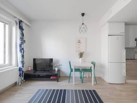 Successful Airbnb property: New, spacious, bright, washing machines & wifi in I