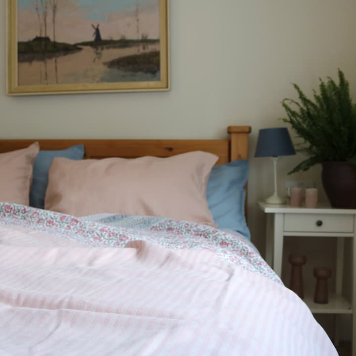 Chambre double au rez-de-chaussée avec œuvres d'art originales