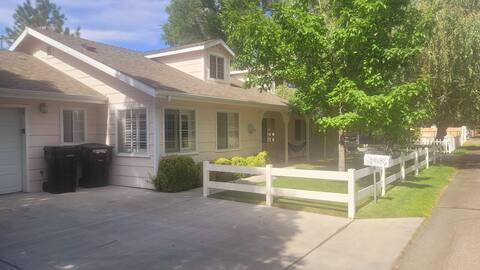 Pet friendly, 3 bedroom - quiet downtown home