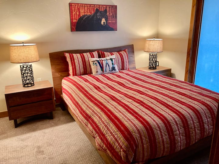 Brand new master bedroom furniture with comfy queen size bed. Private full bathroom off the master. Toilet, single bowl sink and shower only in this bathroom