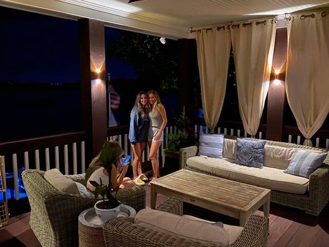 Waterfront Beach Cottage, Luxurious, Elegant Quiet gallery image 2