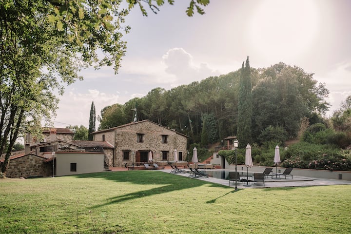 Totally renovated villa with pool up to 20 people!