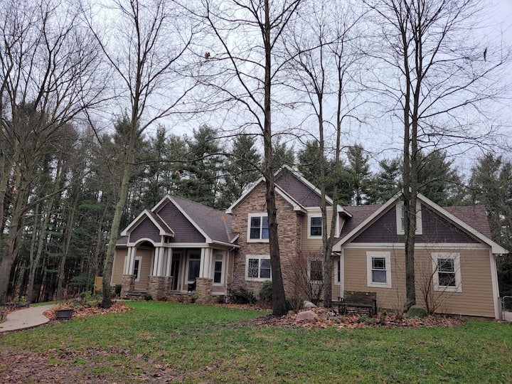 Spacious family home on rolling wooded acres Houses for Rent in Niles