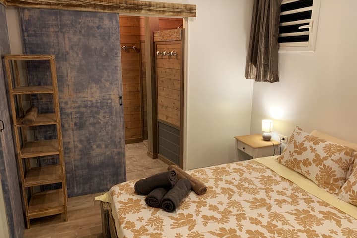 chumba cha kulala na bafu la chumba cha kulala