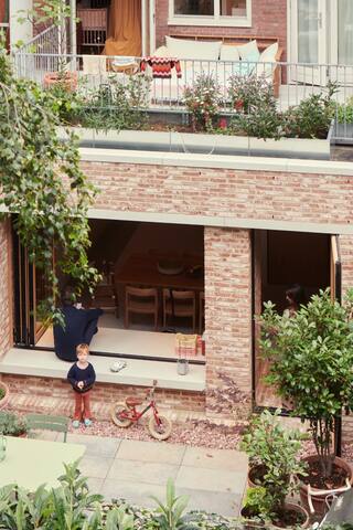 Beautiful city loft with garden gallery image 4