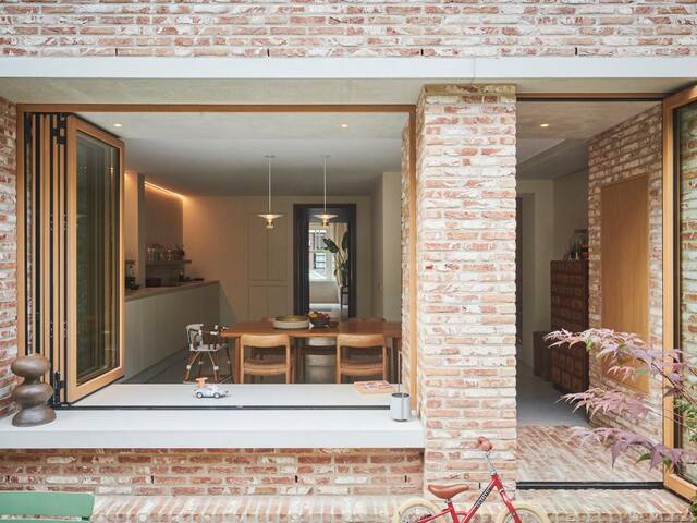 Beautiful city loft with garden gallery image 2