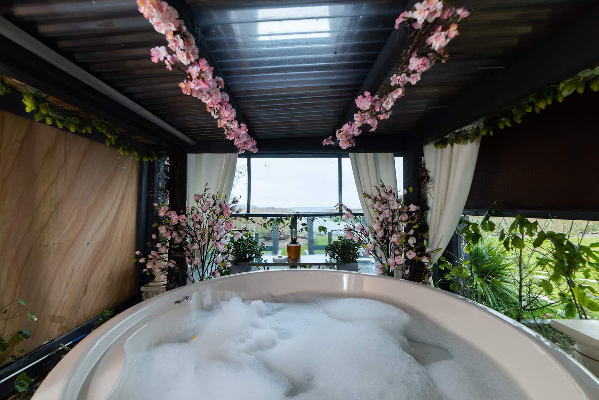 The second hot tub at Selshan Lodge
