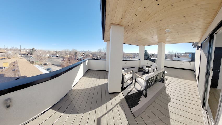 Modern Luxury | 4BR 4BA | Gourmet Kitchen 4 Levels gallery image 4