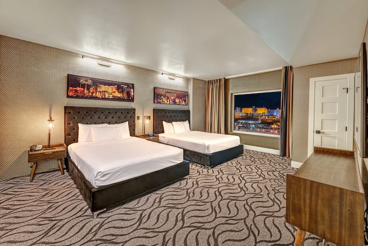 宽敞的客房，有2张标准双人床。 