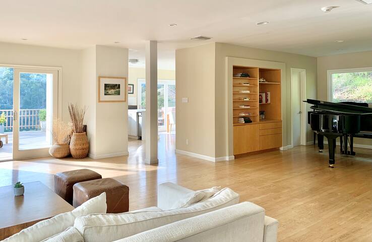 The Laurelmont with Canyon Views and Hot Tub gallery image 5