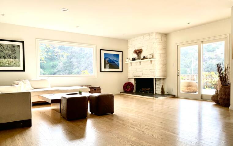 The Laurelmont with Canyon Views and Hot Tub gallery image 2