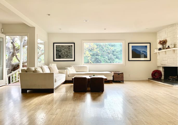 The Laurelmont with Canyon Views and Hot Tub gallery image 3