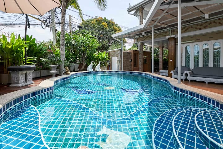 游泳池正面景观