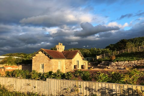 Ty Crwn, historic beach house for Gwrych Castle