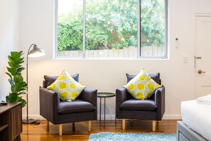 Esperanza Gardens: A Stylish Victorian Studio - Hunters Hill