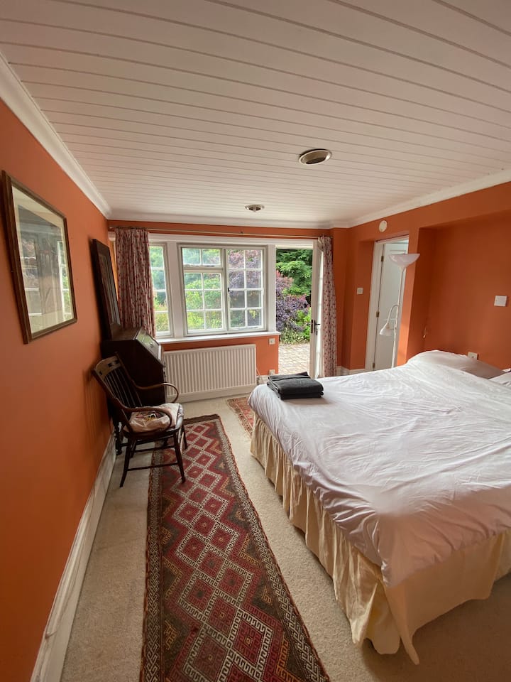 Спалня със самостоятелен апартамент