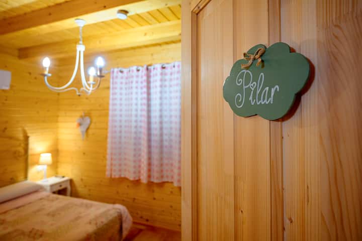 Dhomë gjumi me shtrat dopio dhe gardërobë