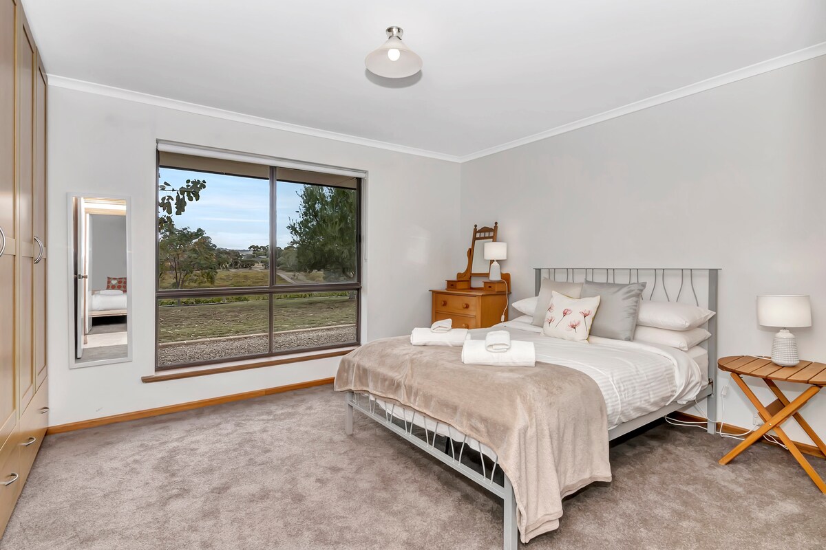 Rest easy in the master bedroom with ensuite and stunning views of the surrounding Shiraz and Cabernet Sauvignon vines.