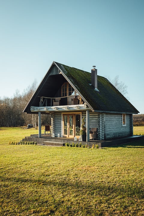 Beautifull Countryside Wooden Logg house Skriveri