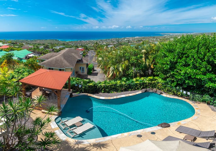Exceptional Oceanview Home – Pool & Stunning View
