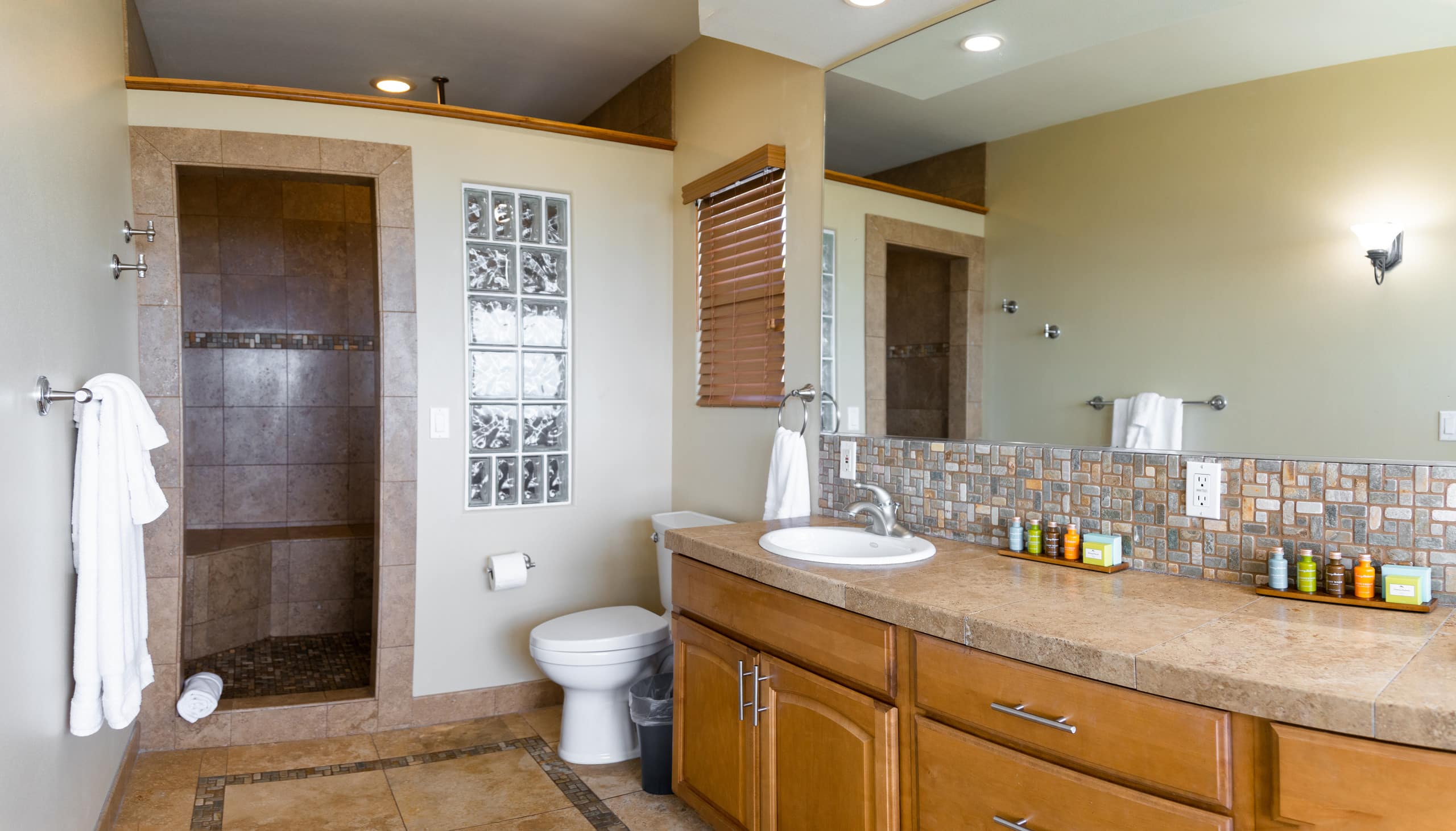 Home in Kailua-Kona · ★4.99 · 3 bedrooms · 3 beds · 2.5 baths - Image 21
