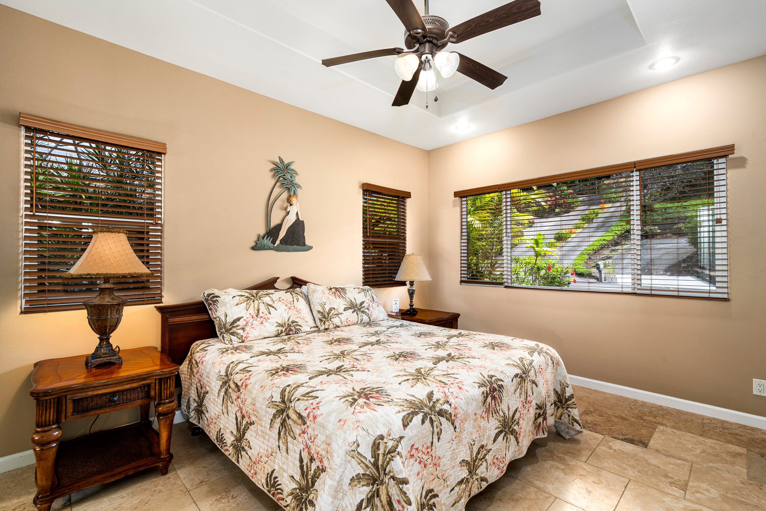 Home in Kailua-Kona · ★4.99 · 3 bedrooms · 3 beds · 2.5 baths - Image 16