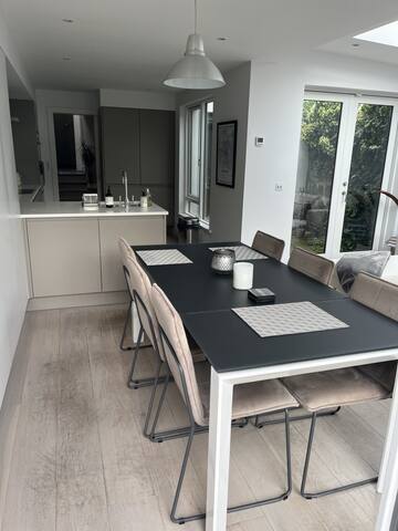 Chic 3 Bed Period House, Rathgar D6. Walk to City gallery image 4