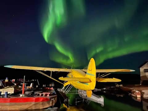 Docked Houseboat (rare waterfront in popular area)