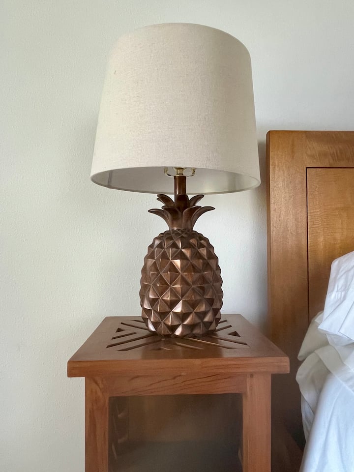 Little details, like this pineapple lamp, add to the Hawaiiana feel!