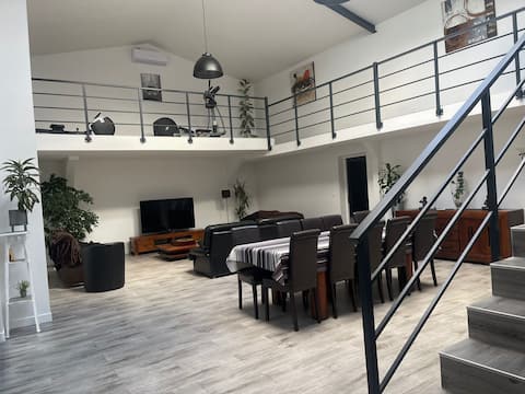 Loft near Champs Elysées/ Notre Dame /La Défense