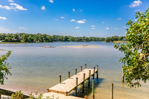 Waterfront Cottage w Hot Tub, Kayak, Fishing