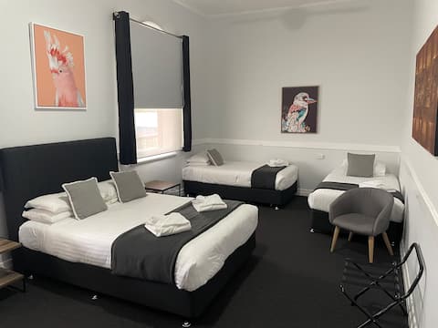 6 Balcony Family room