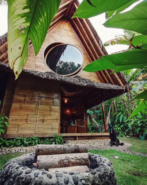 Enchanted River cabin w/private garden and kitchen
