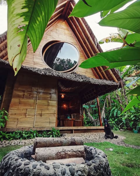 Enchanted River cabin w/private garden and kitchen
