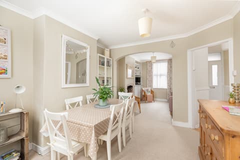 Charming Riverside Cottage and Garden