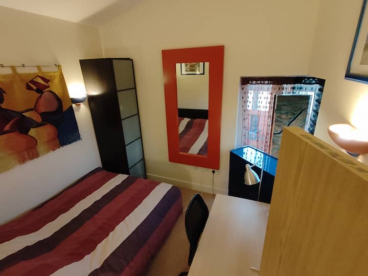 Bright Dbl +Parking - Basingstoke