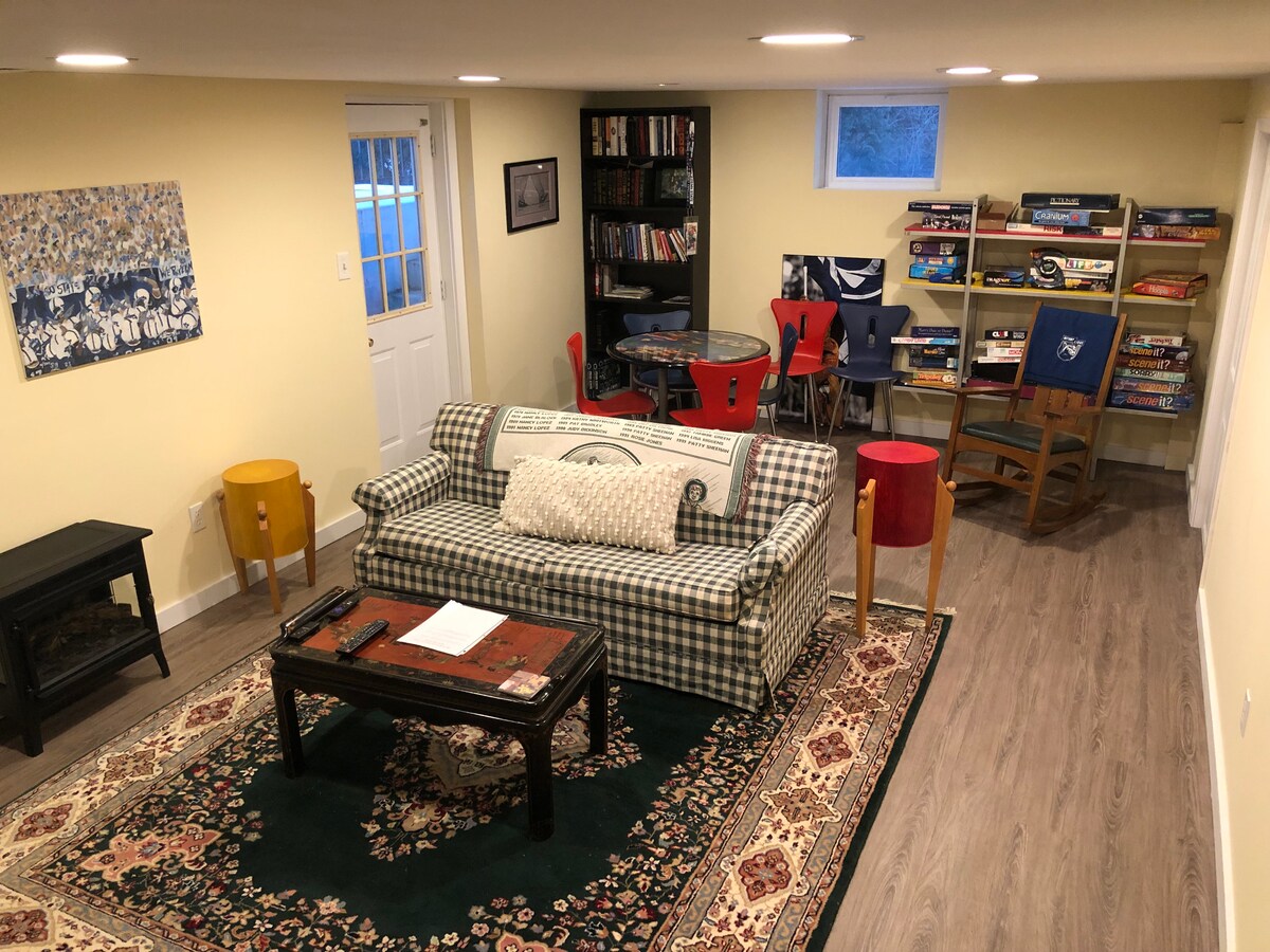 楼下有游戏和游戏桌