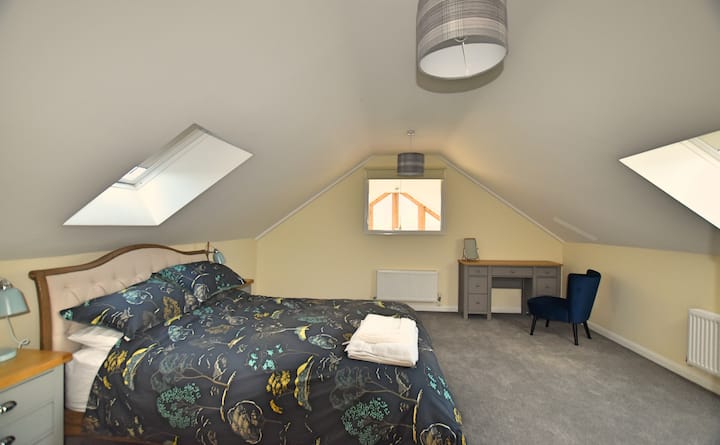 Upstairs double bedroom.