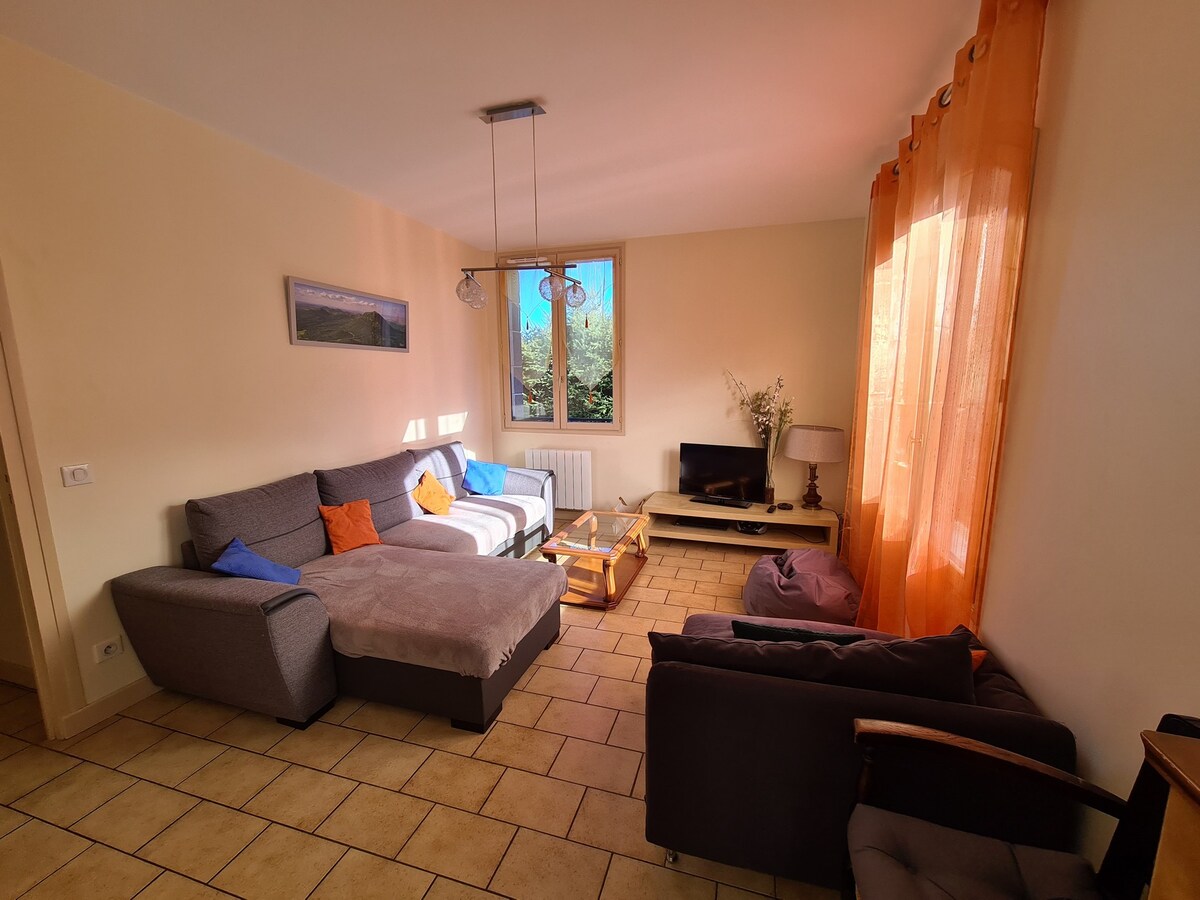 Erfolgreiche Airbnb-Immobilie: Large 4* apartment, quiet, close to shops in Besse Et Saint Anastaise