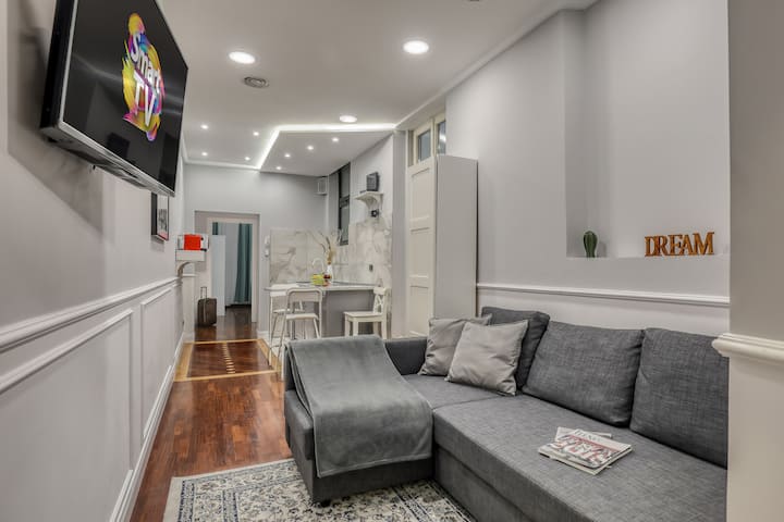 Salon avec canapé-lit et d'une kitchenette