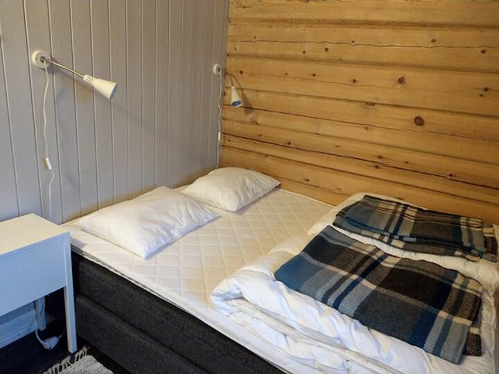 बेडरूम 2 में डबल बेड 150x200 है।