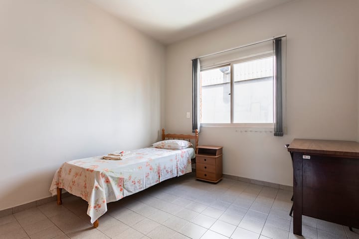 غرفة فردية بحمام داخلي