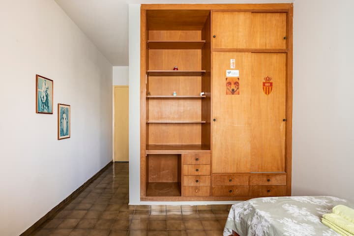 خزانة ملابس مع أدراج (نموذج لجميع الغرف)