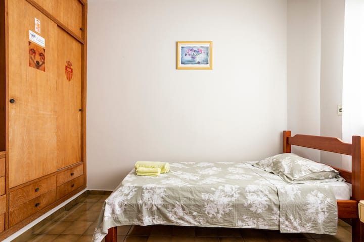 غرفة فردية مع حمام داخلي