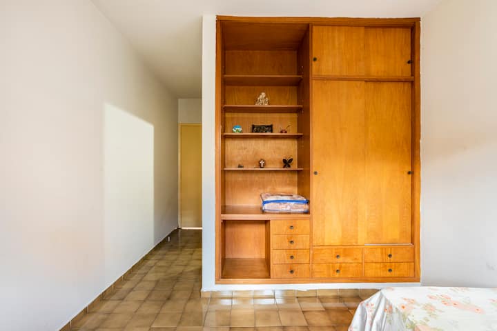 خزانة ملابس مع أدراج (نموذج لجميع الغرف)