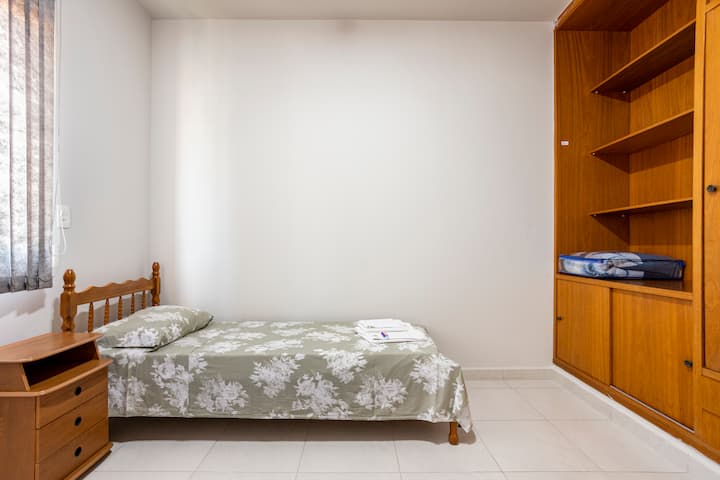 غرفة فردية بحمام داخلي