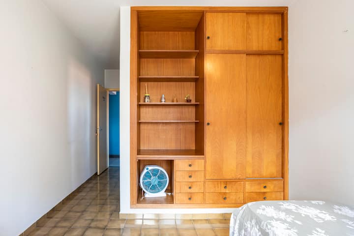 خزانة ملابس مع أدراج (نموذج لجميع الغرف)